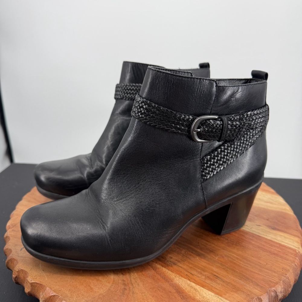 ABEO bio step Priscilla Black‎ Leather Ankle Booties sz 9 N Narrow buckle detail